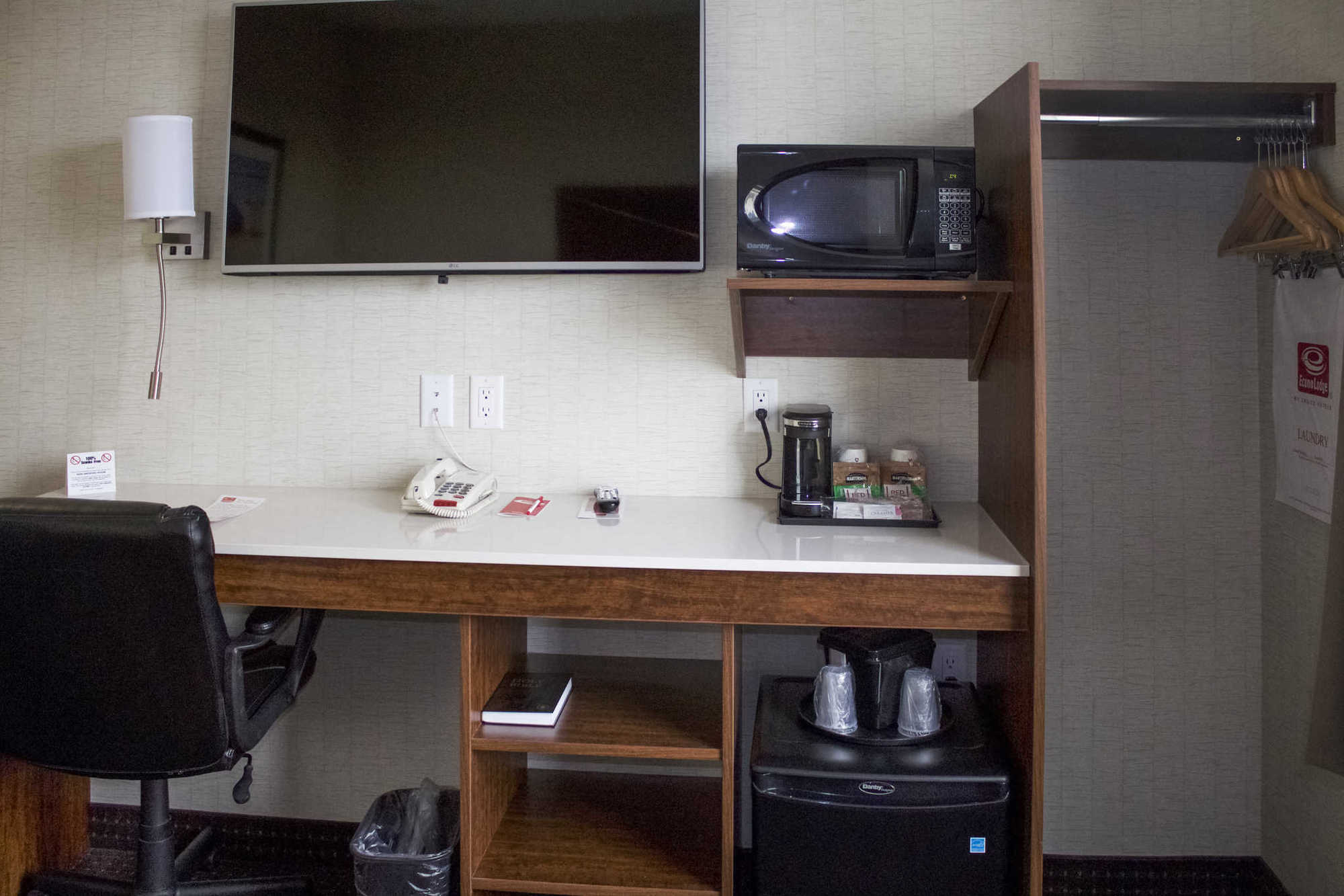 Fox Creek Econo Lodge חדר תמונה